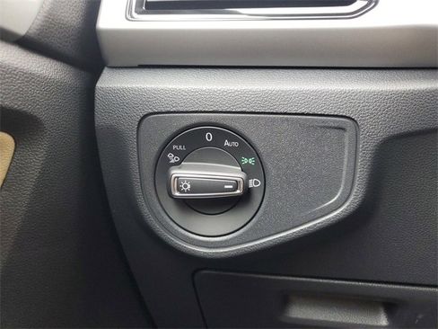 Certified 2023 Volkswagen Atlas Cross Sport SE image 28