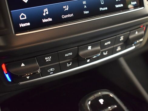 Certified 2022 Maserati Levante Modena image 31