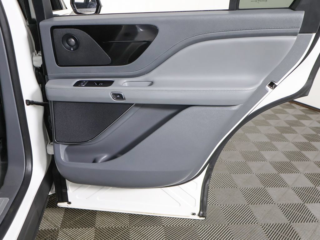 Used 2021 Lincoln Aviator Reserve RWD image 29