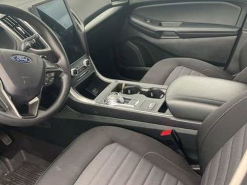 Used 2024 Ford Edge SE w/ Black Appearance Package image 10