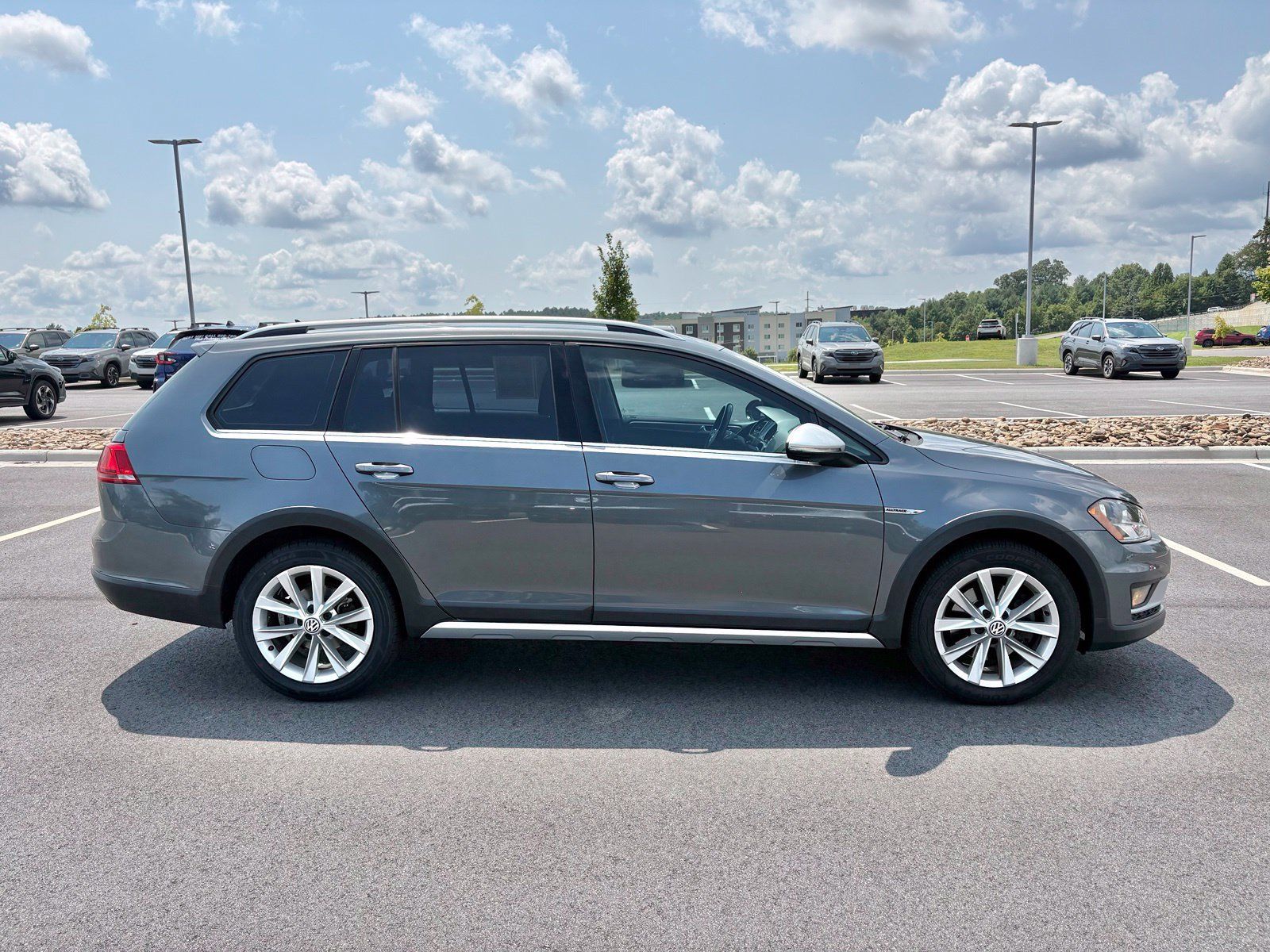 Used 2017 Volkswagen Golf Alltrack S AWD/4WD image 6