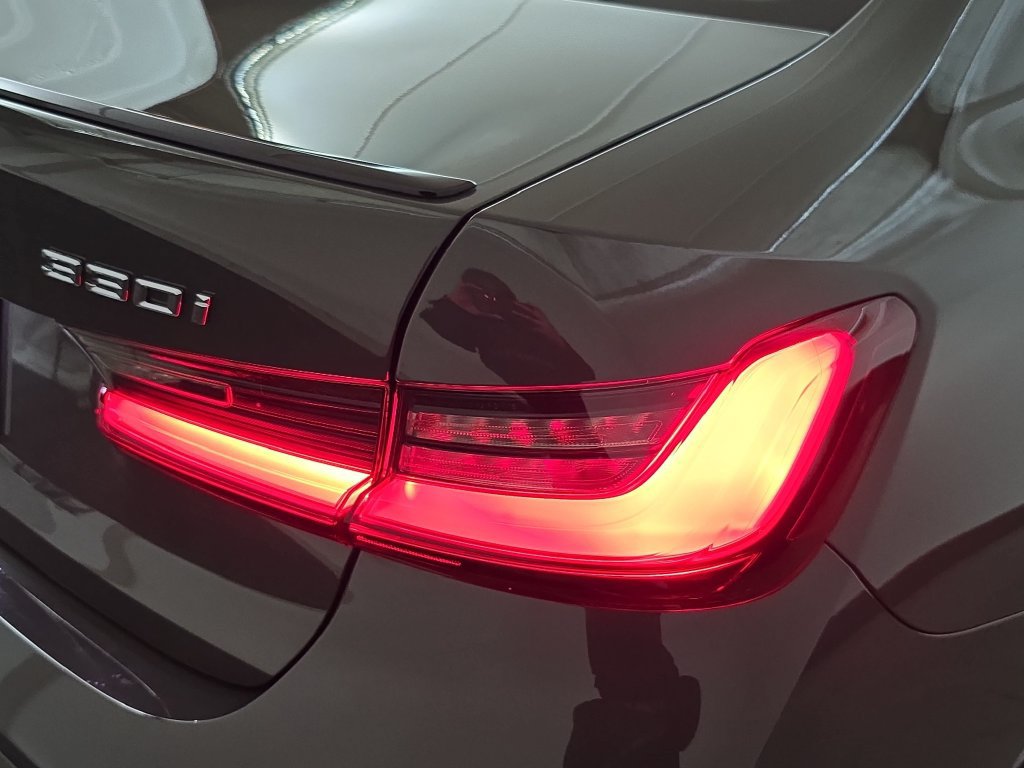 Used 2023 BMW 330i xDrive Sedan w/ M Sport Package AWD/4WD image 33