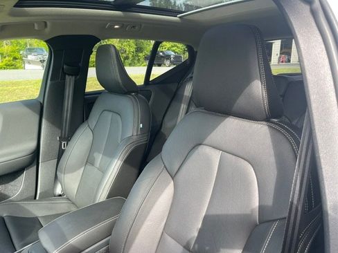 Used 2025 Volvo XC40 B5 Plus AWD/4WD image 10