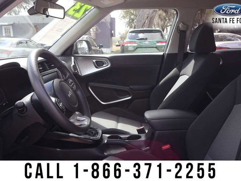 Used 2023 Kia Soul LX image 10