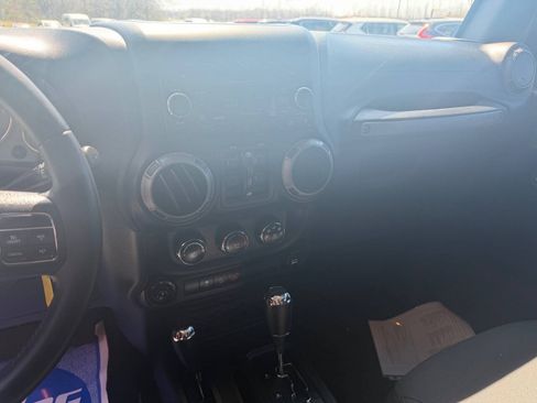 Used 2018 Jeep Wrangler Unlimited Sport S AWD/4WD image 14