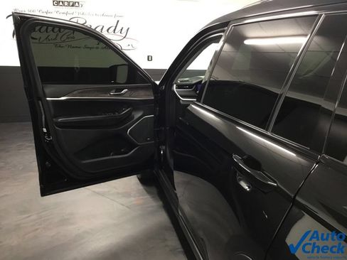 Used 2022 Jeep Grand Cherokee L Limited w/ Black Appearance Package AWD/4WD image 19