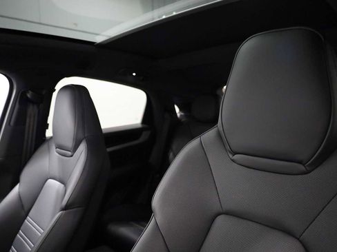 Certified 2024 Porsche Cayenne Coupe image 19