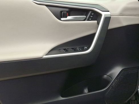 Used 2024 Toyota RAV4 Limited image 16