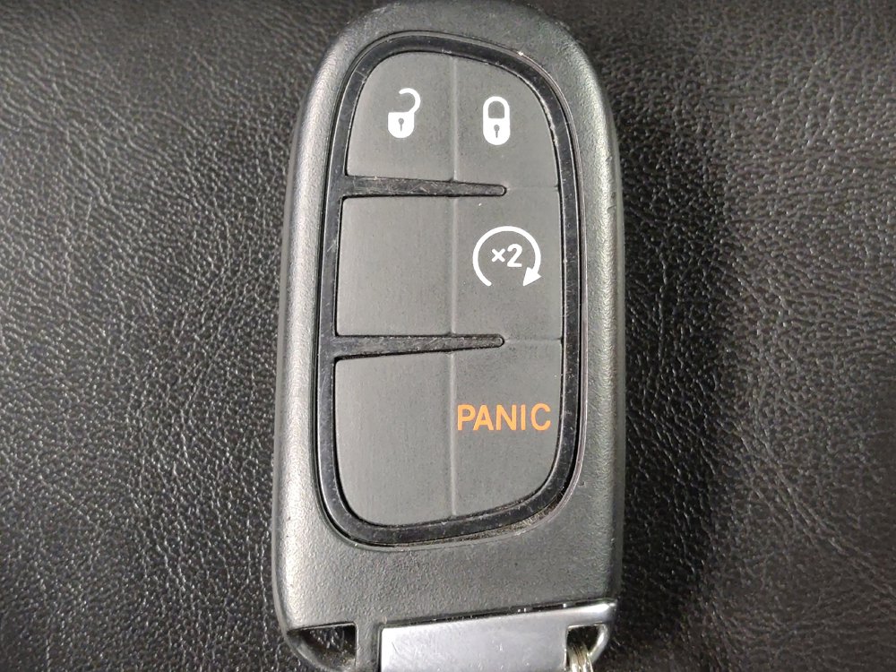 Used 2020 Jeep Cherokee Trailhawk w/ Cold Weather Group AWD/4WD image 32