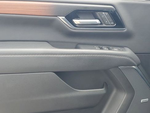 Used 2025 GMC Yukon Denali image 42