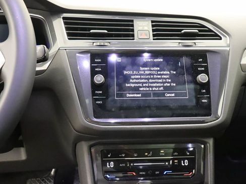 Certified 2023 Volkswagen Tiguan SE w/ Panoramic Sunroof Package FWD image 9