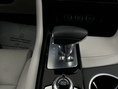 Used 2025 Genesis G70 2.5T image 24