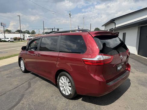 Used 2017 Toyota Sienna XLE AWD/4WD image 3