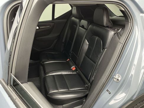 Used 2023 Volvo XC40 B5 Core AWD/4WD image 11
