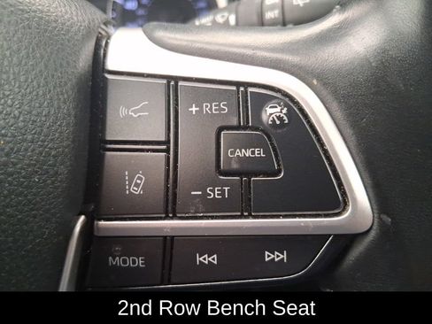 Used 2024 Toyota Highlander XLE AWD/4WD image 18