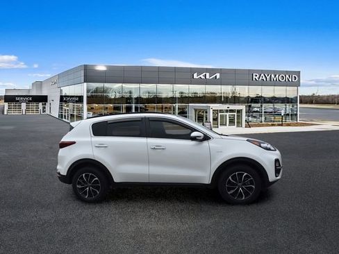 Certified 2022 Kia Sportage EX w/ EX Technology Package AWD/4WD image 2