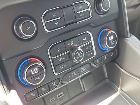 Used 2021 Chevrolet Suburban Premier RWD image 25