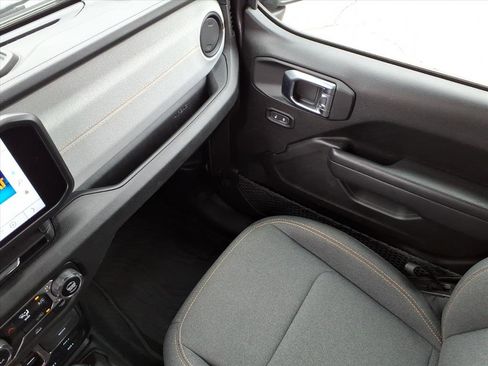 Used 2025 Jeep Wrangler Willys image 31