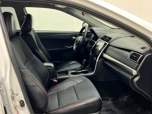 Used 2016 Toyota Camry SE FWD image 31