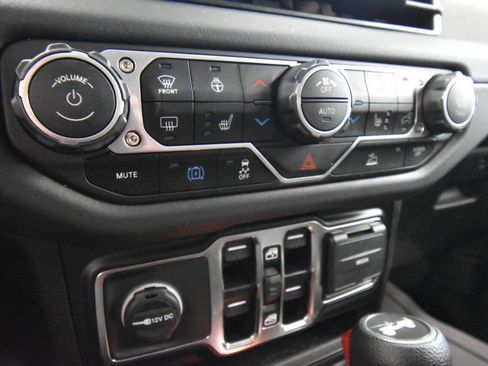 Used 2025 Jeep Wrangler Unlimited Sahara image 22