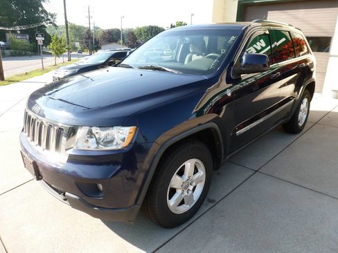 Used 2012 Jeep Grand Cherokee Laredo w/ Laredo E Group image 3