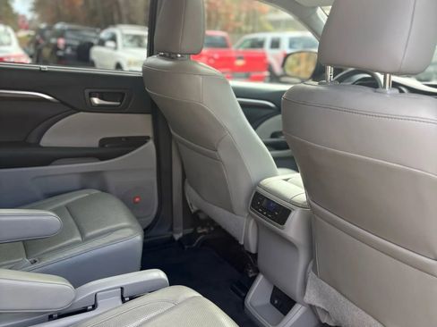Used 2015 Toyota Highlander Limited Platinum image 18