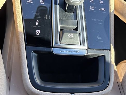 Used 2022 Porsche Cayenne Coupe image 39