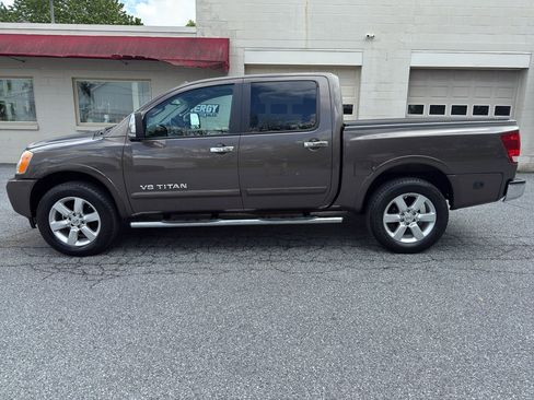 Used 2015 Nissan Titan SL w/ SL Moonroof Package AWD/4WD image 2