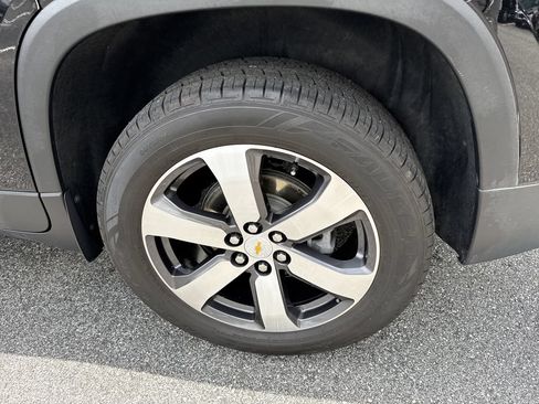 Used 2021 Chevrolet Traverse LT w/ LT Premium Package FWD image 19