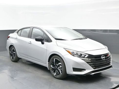 New 2025 Nissan Versa SR w/ Trunk Package image 8