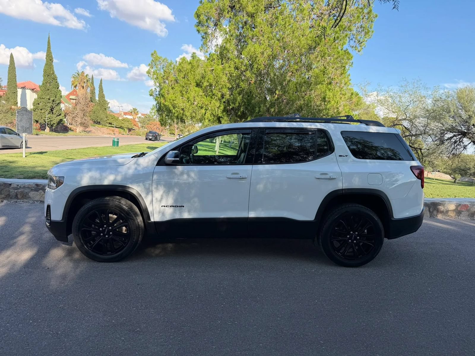 Used 2022 GMC Acadia SLT w/ Elevation Edition AWD/4WD image 2
