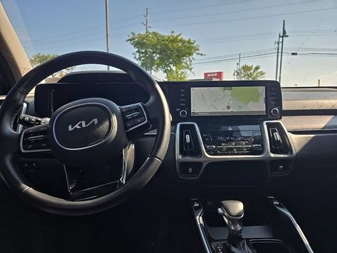 Certified 2022 Kia Sorento EX w/ Panoramic Sunroof Package FWD image 32