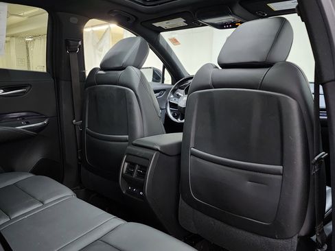 Used 2023 Cadillac XT4 Luxury w/ Cold Weather Package image 19