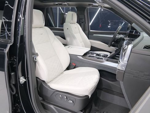 Used 2026 Cadillac Escalade V w/ LPO, ONYX Package image 37