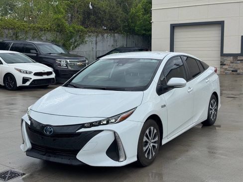 Used 2022 Toyota Prius Prime XLE FWD image 2