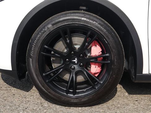 Used 2024 Tesla Model Y Long Range RWD image 39