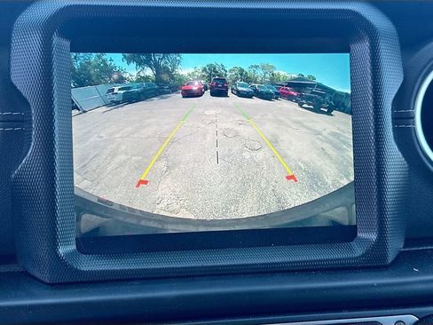 Used 2022 Jeep Wrangler Unlimited Sahara w/ Cold Weather Group AWD/4WD image 15
