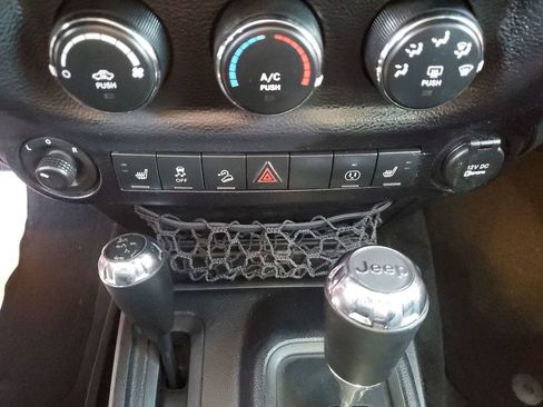 Used 2015 Jeep Wrangler Unlimited Sahara w/ Connectivity Group image 34