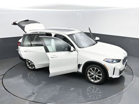 Used 2024 BMW X5 xDrive50e image 33