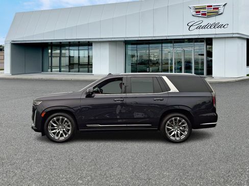 Certified 2022 Cadillac Escalade Premium Luxury Platinum w/ Heavy-Duty Trailer Package AWD/4WD image 2