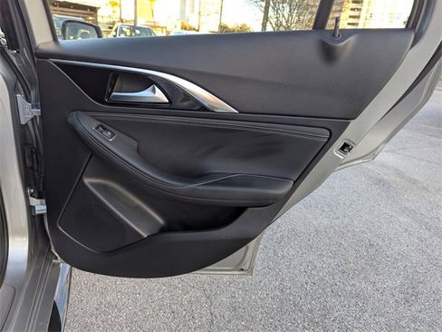 Used 2019 INFINITI QX30 image 31