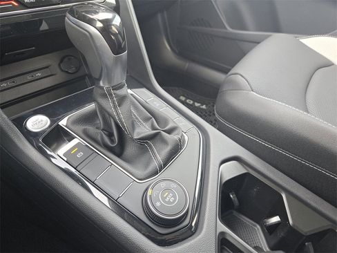 New 2026 Volkswagen Taos SEL image 17