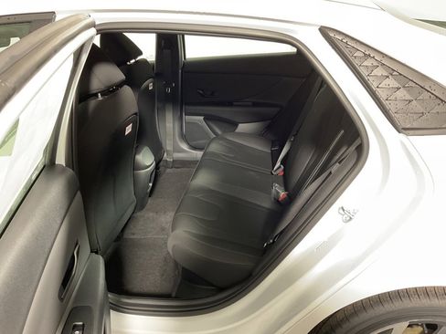 New 2025 Hyundai Elantra SEL image 28