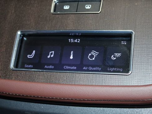 Used 2025 Lincoln Navigator Reserve image 39