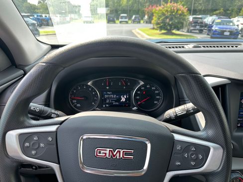 Used 2024 GMC Terrain SLE w/ Driver Convenience Package AWD/4WD image 13