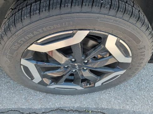 Used 2025 Kia Telluride S image 9