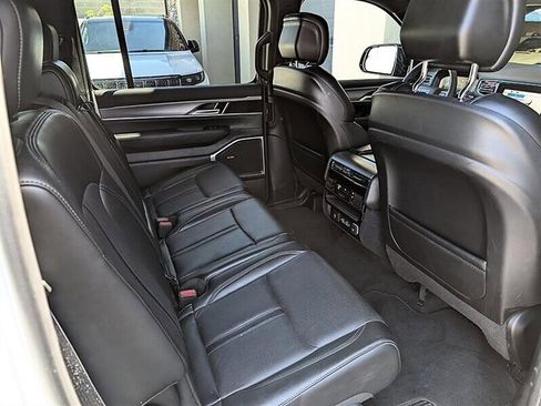 Used 2025 Jeep Wagoneer L Series II w/ 8-pass Seating Package AWD/4WD image 30