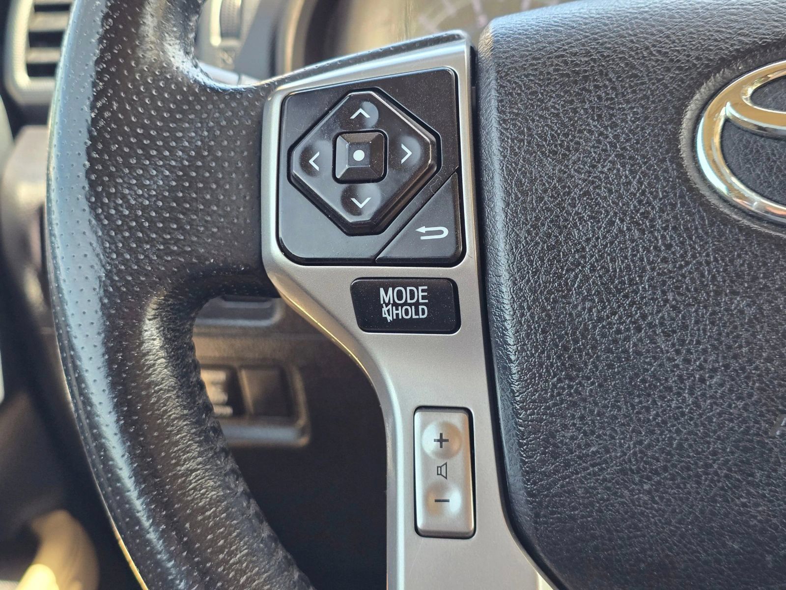 Used 2015 Toyota 4Runner Limited RWD image 26