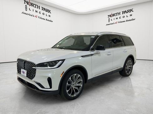 New 2026 Lincoln Aviator AWD image 5