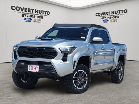 Used 2024 Toyota Tacoma TRD Sport AWD/4WD image 1